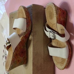 Born leather decorative slide in sandals